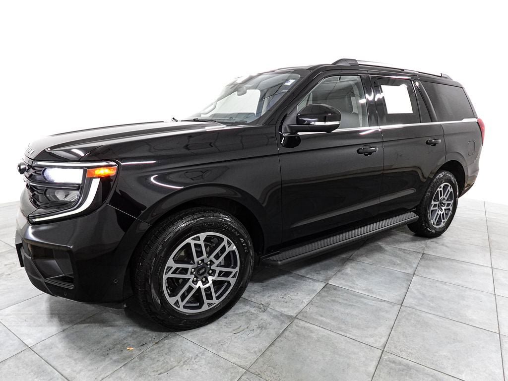 Certified 2025 Ford Expedition Active AWD/4WD image 3