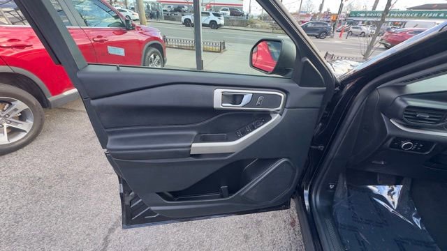 Certified 2023 Ford Explorer XLT image 9