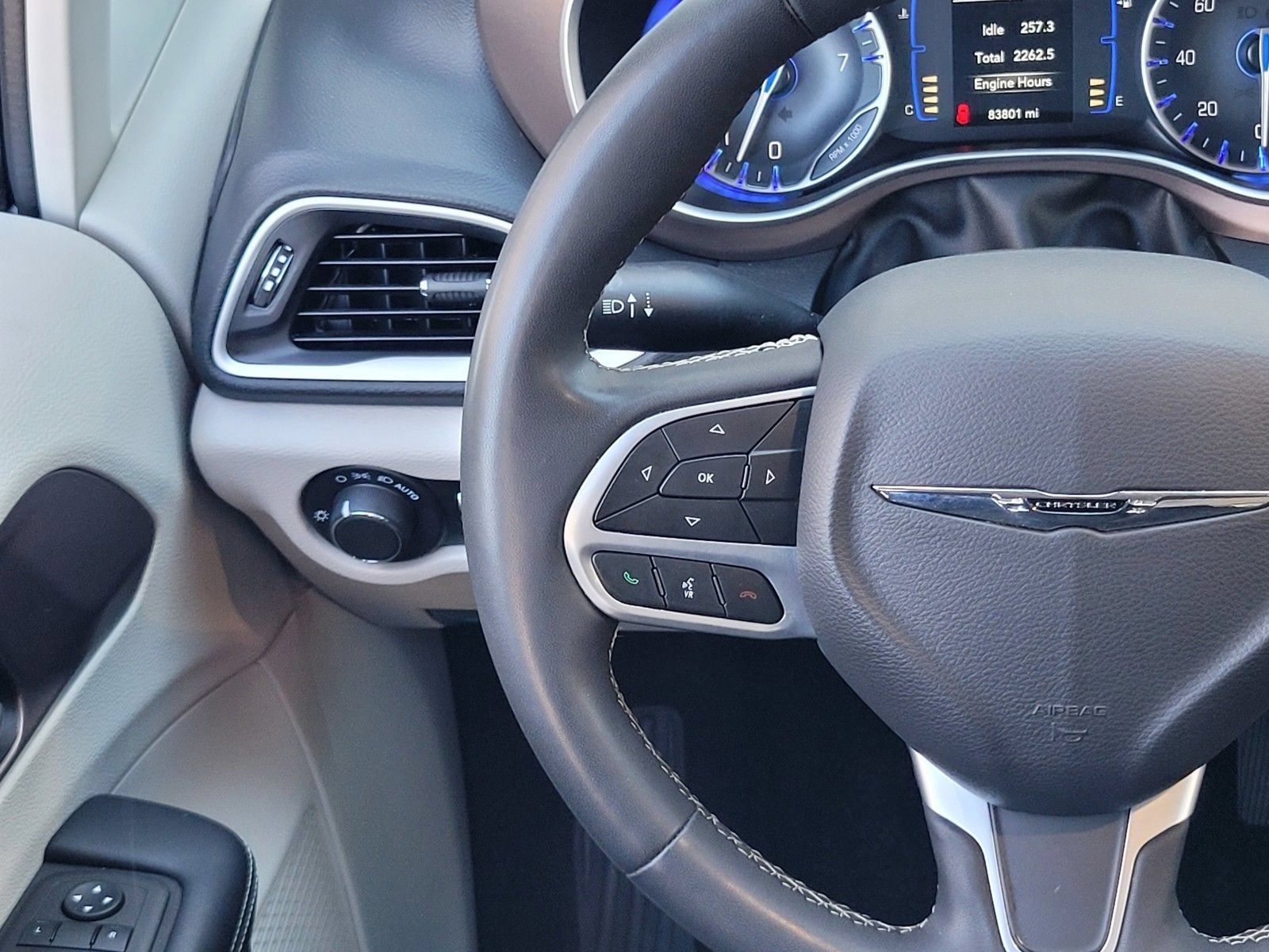 Used 2024 Chrysler Voyager LX FWD image 13