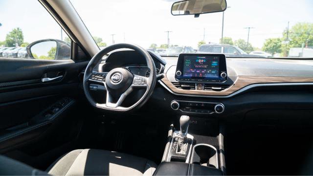 Used 2024 Nissan Altima 2.5 SV FWD image 21