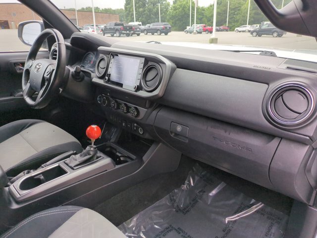 Used 2020 Toyota Tacoma TRD Off-Road w/ Technology Package AWD/4WD image 33