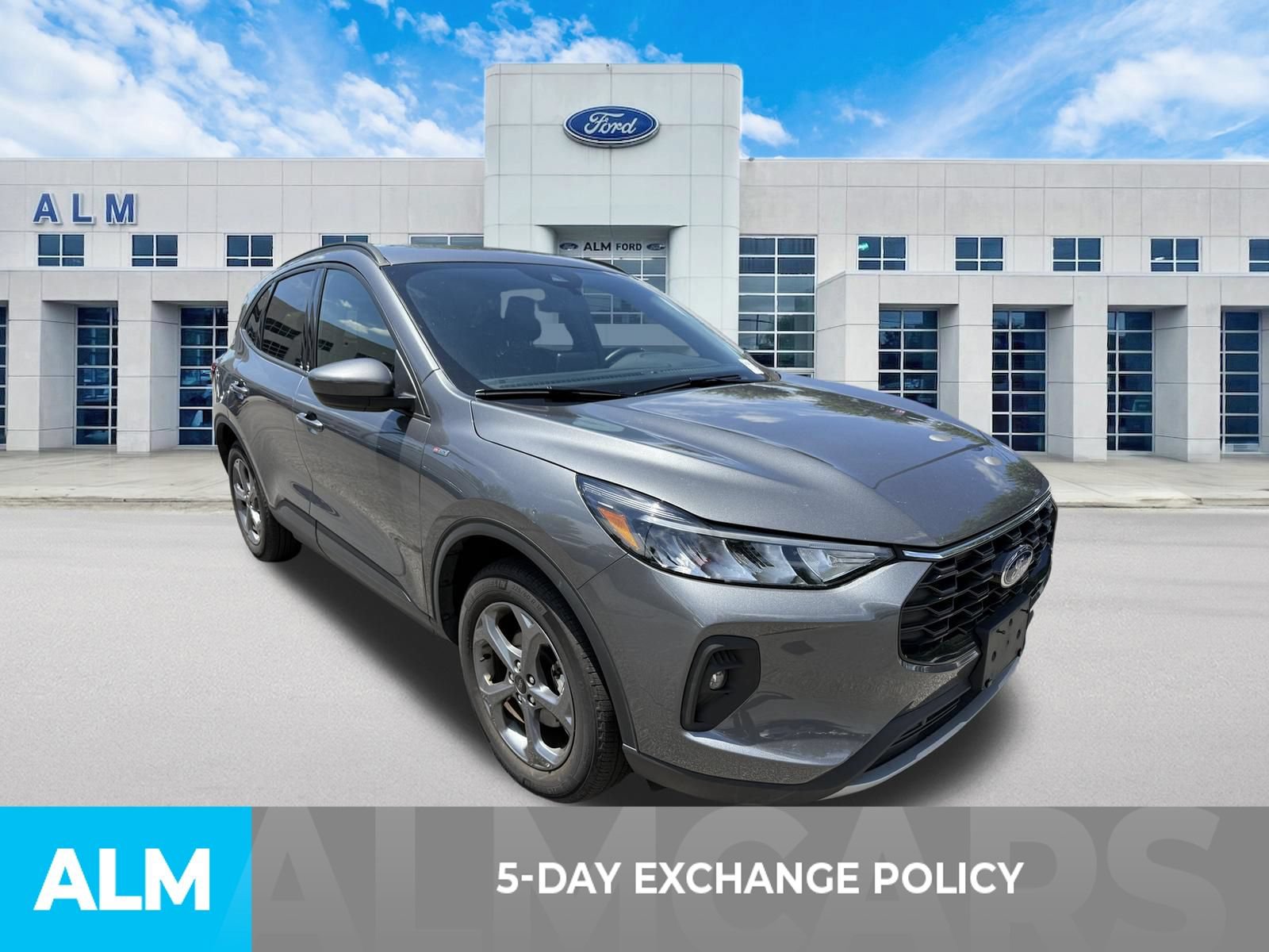 Certified 2025 Ford Escape ST-Line Select AWD/4WD image 3