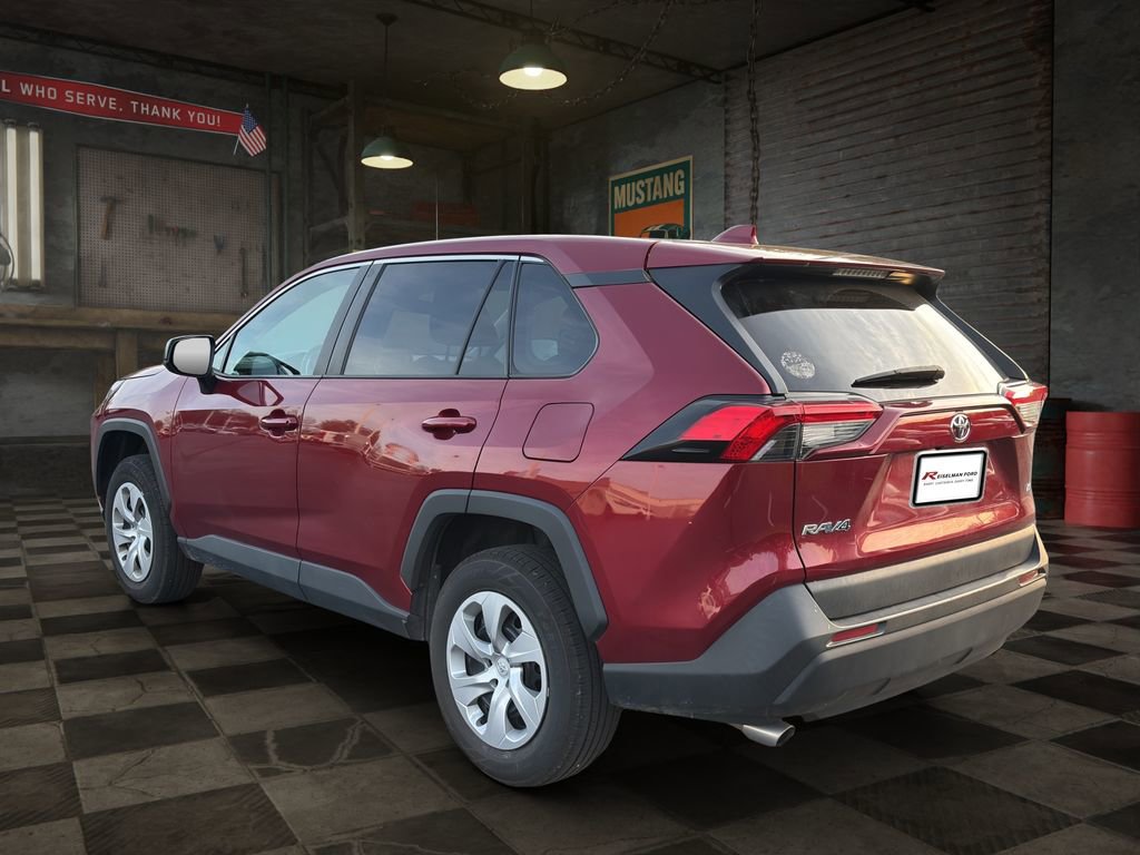 Used 2022 Toyota RAV4 LE FWD image 4
