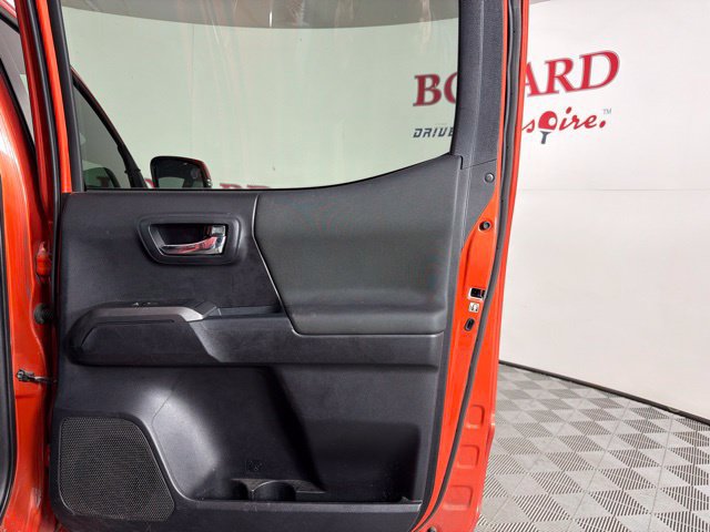 Used 2018 Toyota Tacoma TRD Off-Road AWD/4WD image 37