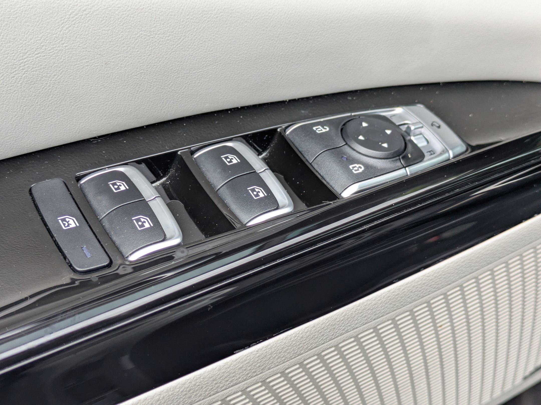 Used 2023 Kia Carnival SX Prestige FWD image 11