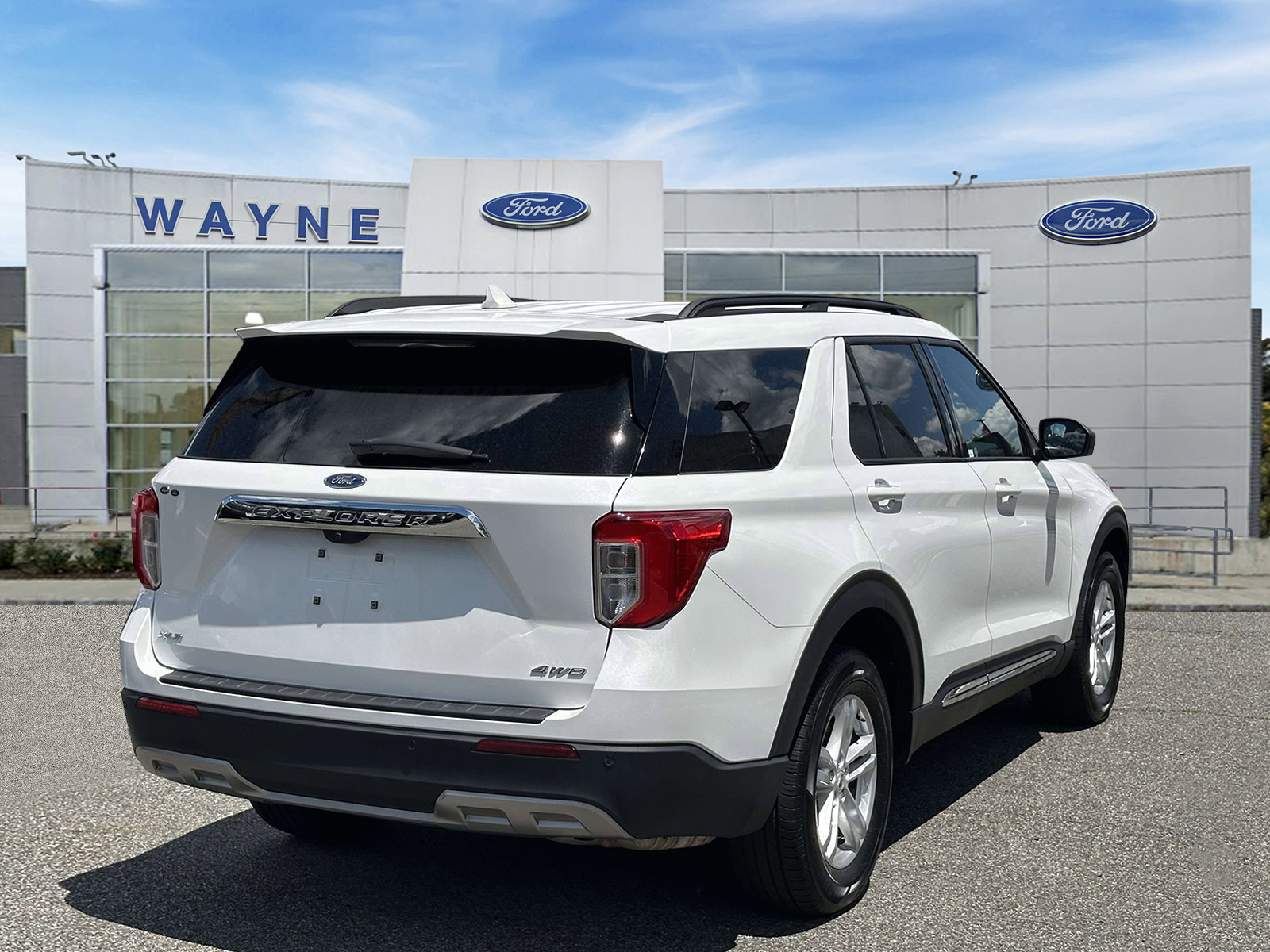 Certified 2023 Ford Explorer XLT w/ Equipment Group 202A AWD/4WD image 5
