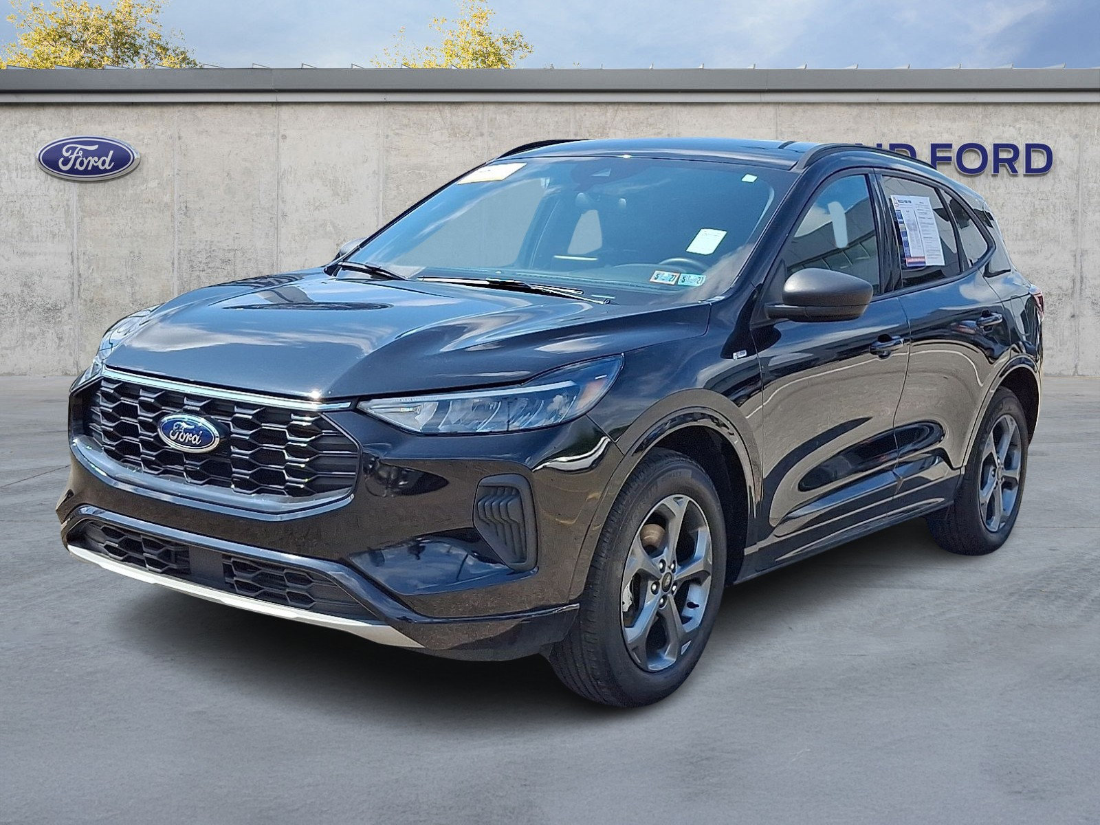 Certified 2024 Ford Escape ST-Line AWD/4WD image 3