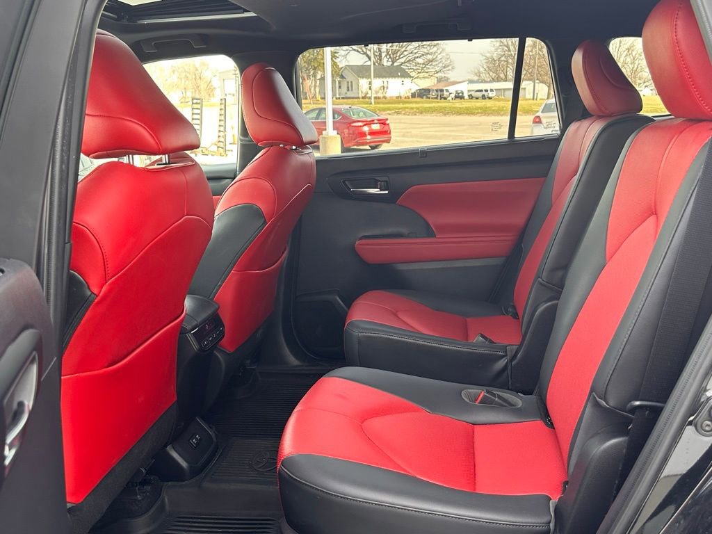 Used 2021 Toyota Highlander XSE image 14