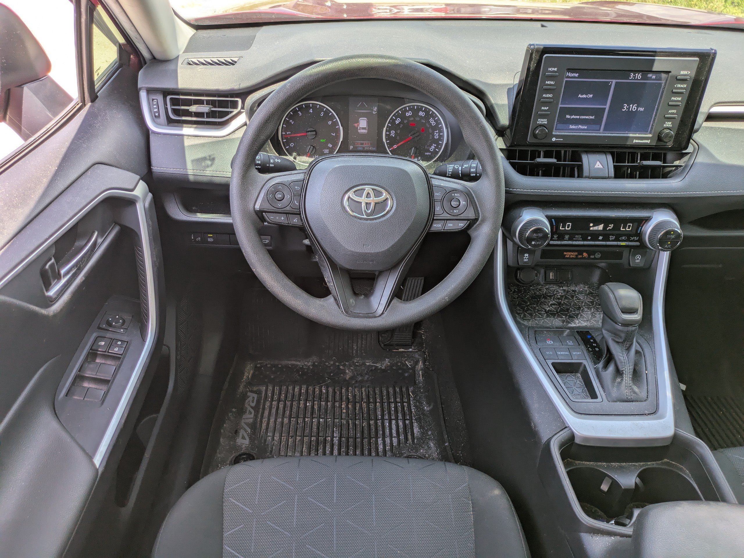 Used 2020 Toyota RAV4 XLE w/ Convenience Package FWD image 15