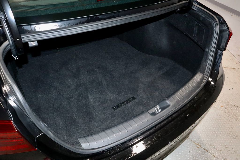 Used 2023 Kia Forte GT-Line w/ GT-Line Premium Package FWD image 13