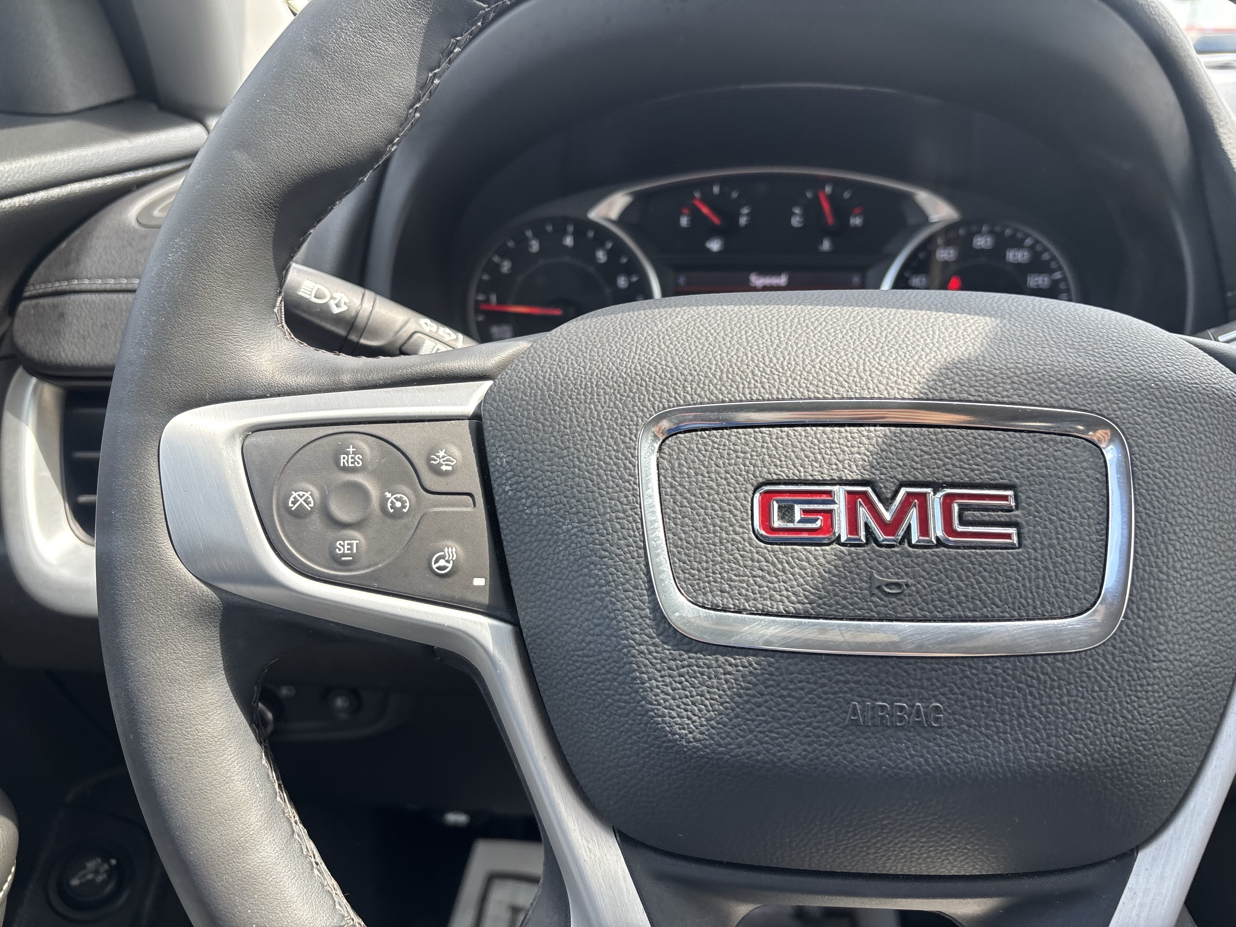 Used 2024 GMC Terrain SLT AWD/4WD image 30