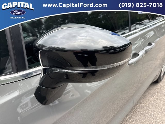 Used 2025 Chrysler Pacifica Select FWD image 12