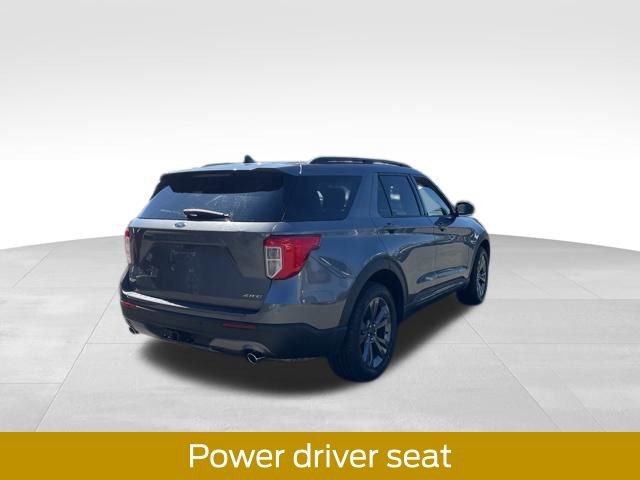 Certified 2022 Ford Explorer XLT w/ Equipment Group 202A image 3
