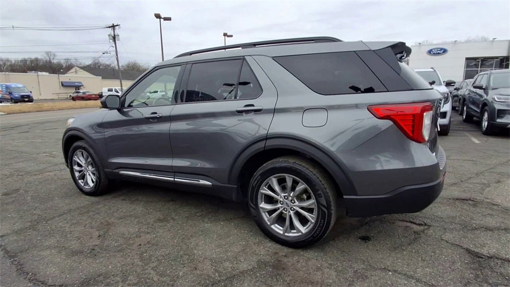 Certified 2022 Ford Explorer XLT w/ Equipment Group 202A image 3