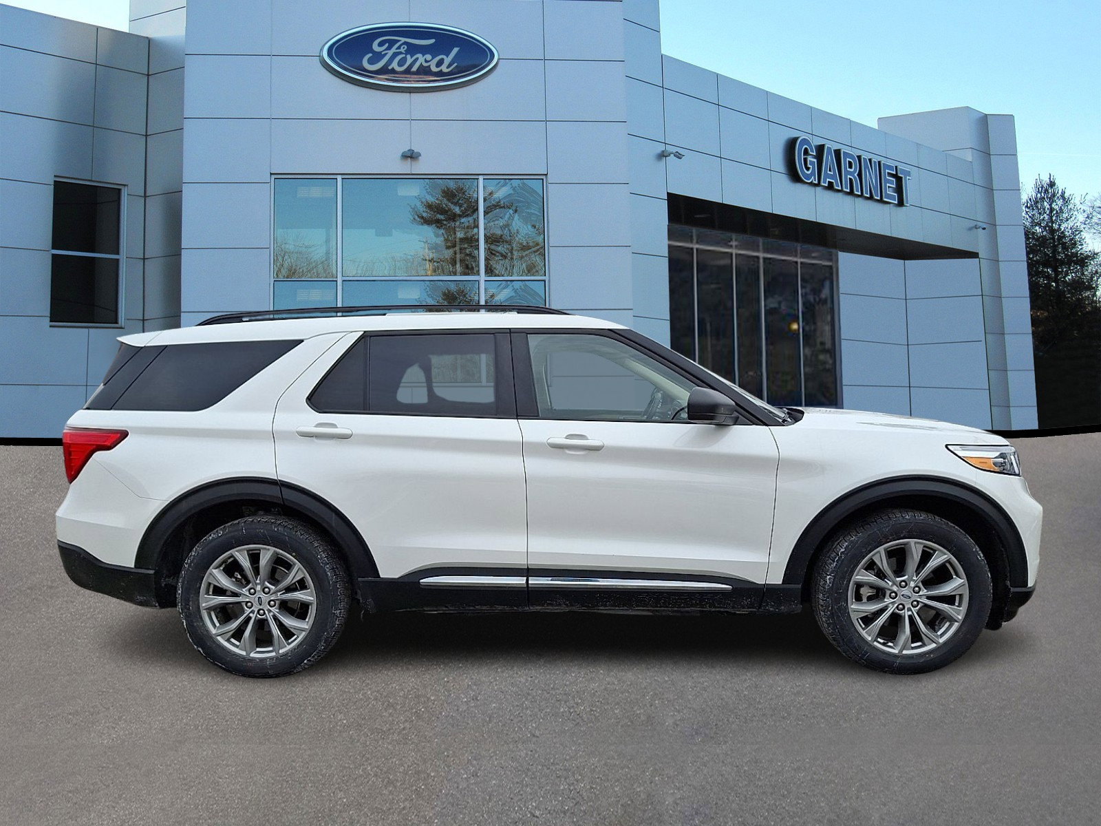 Certified 2023 Ford Explorer XLT w/ Equipment Group 202A AWD/4WD image 10