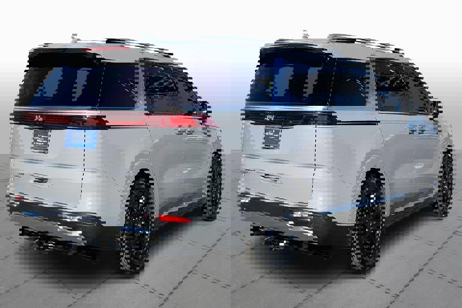 Used 2022 Kia Carnival SX Prestige image 3