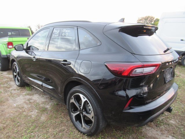 Certified 2023 Ford Escape ST-Line Elite w/ Premium Technology Package image 3