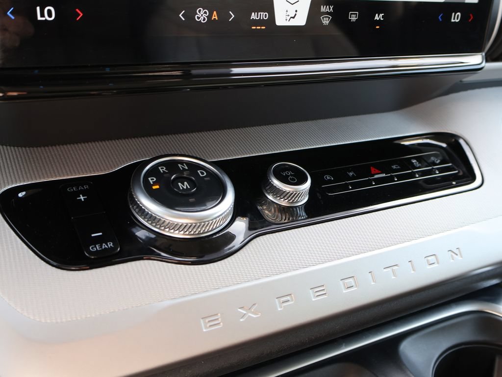 Certified 2025 Ford Expedition Active AWD/4WD image 39