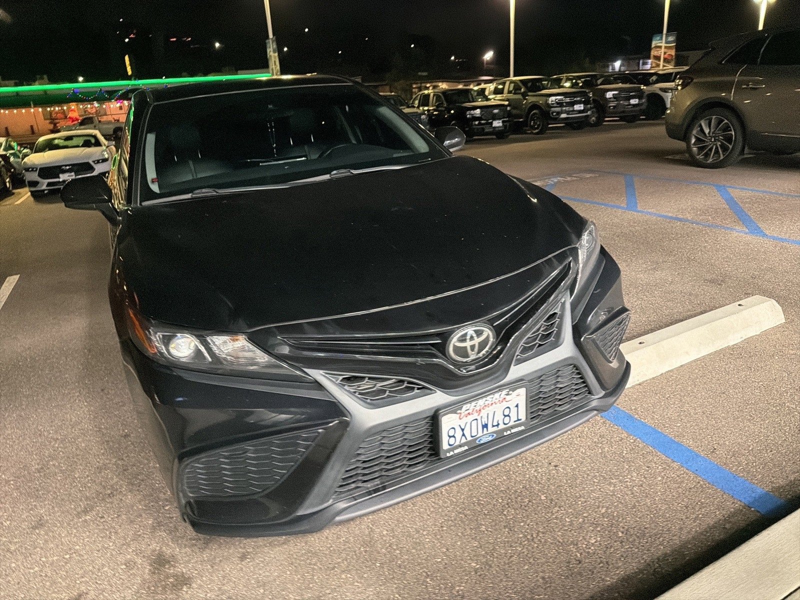 Used 2021 Toyota Camry SE image 3