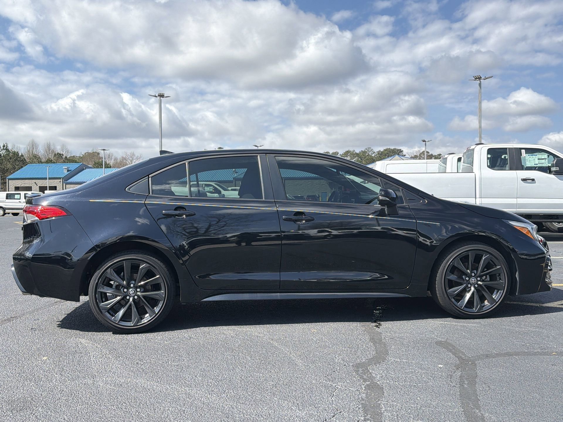 Used 2024 Toyota Corolla SE image 2