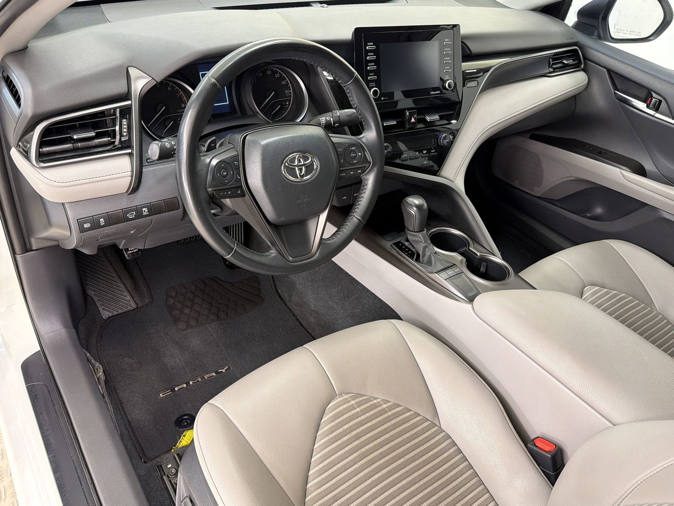 Used 2022 Toyota Camry SE FWD image 4