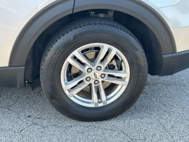 Certified 2023 Ford Explorer XLT RWD image 9