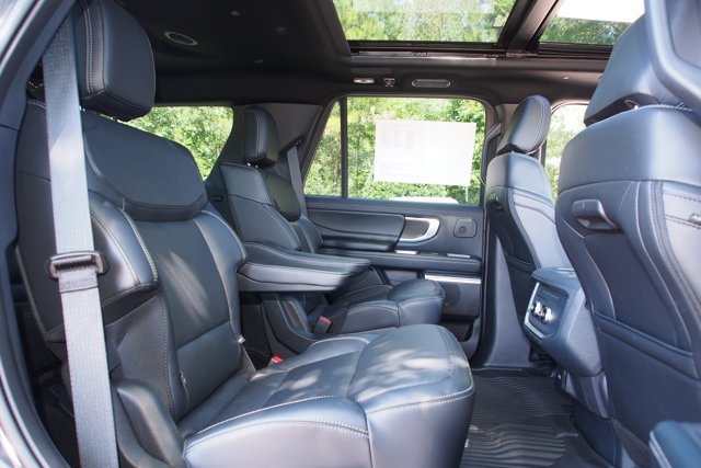 Certified 2025 Ford Expedition Platinum w/ Stealth Performance Package AWD/4WD image 14