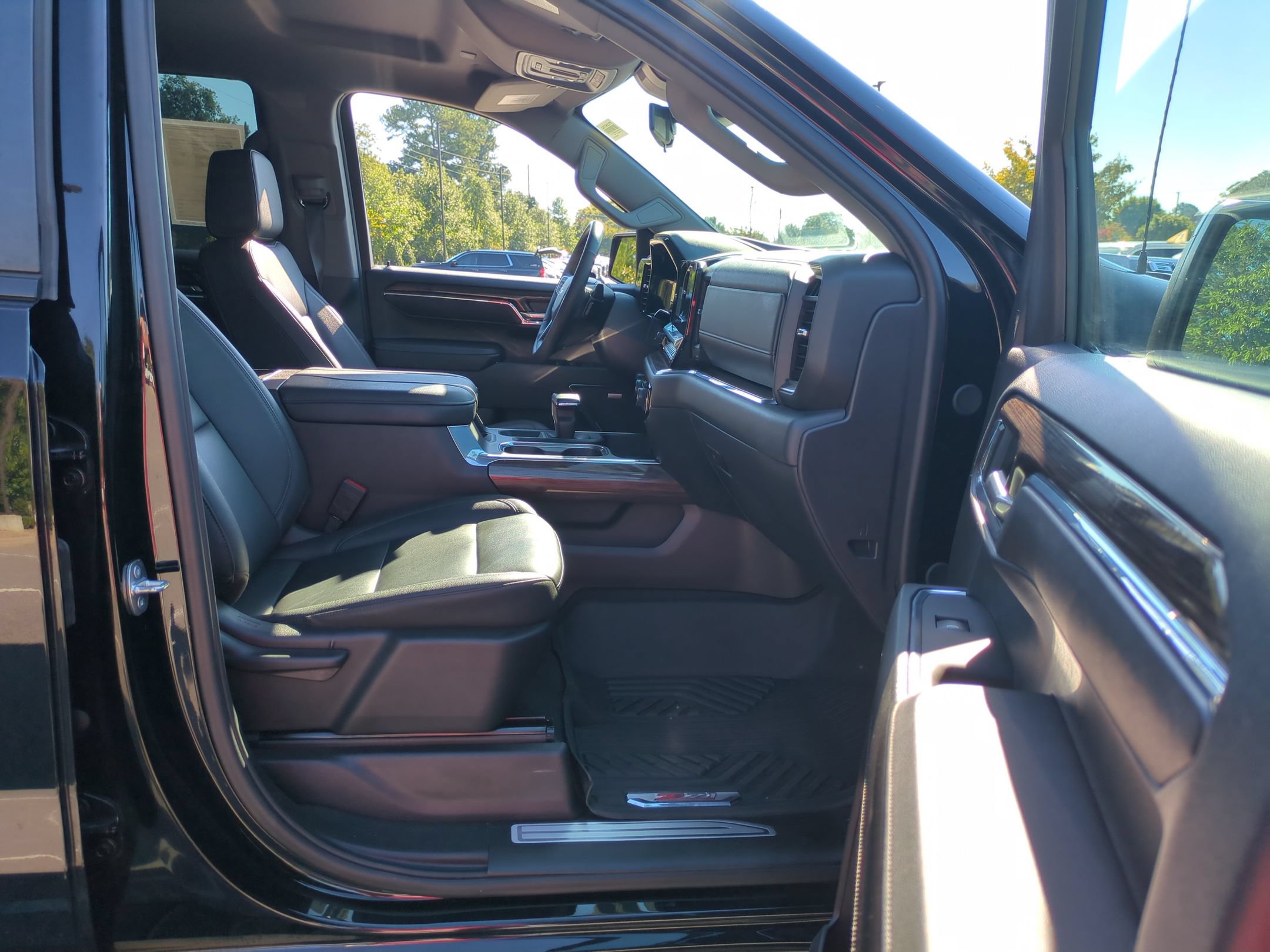 Used 2024 Chevrolet Silverado 1500 LT Trail Boss w/ Convenience Package II AWD/4WD image 37