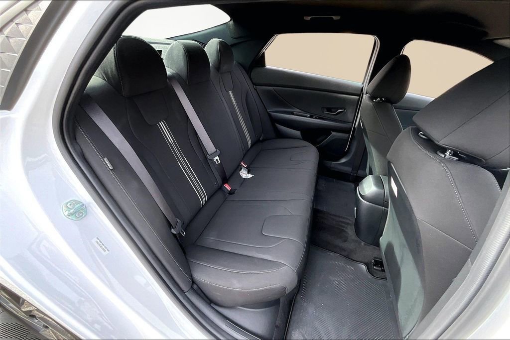 Used 2025 Hyundai Elantra SEL FWD image 26