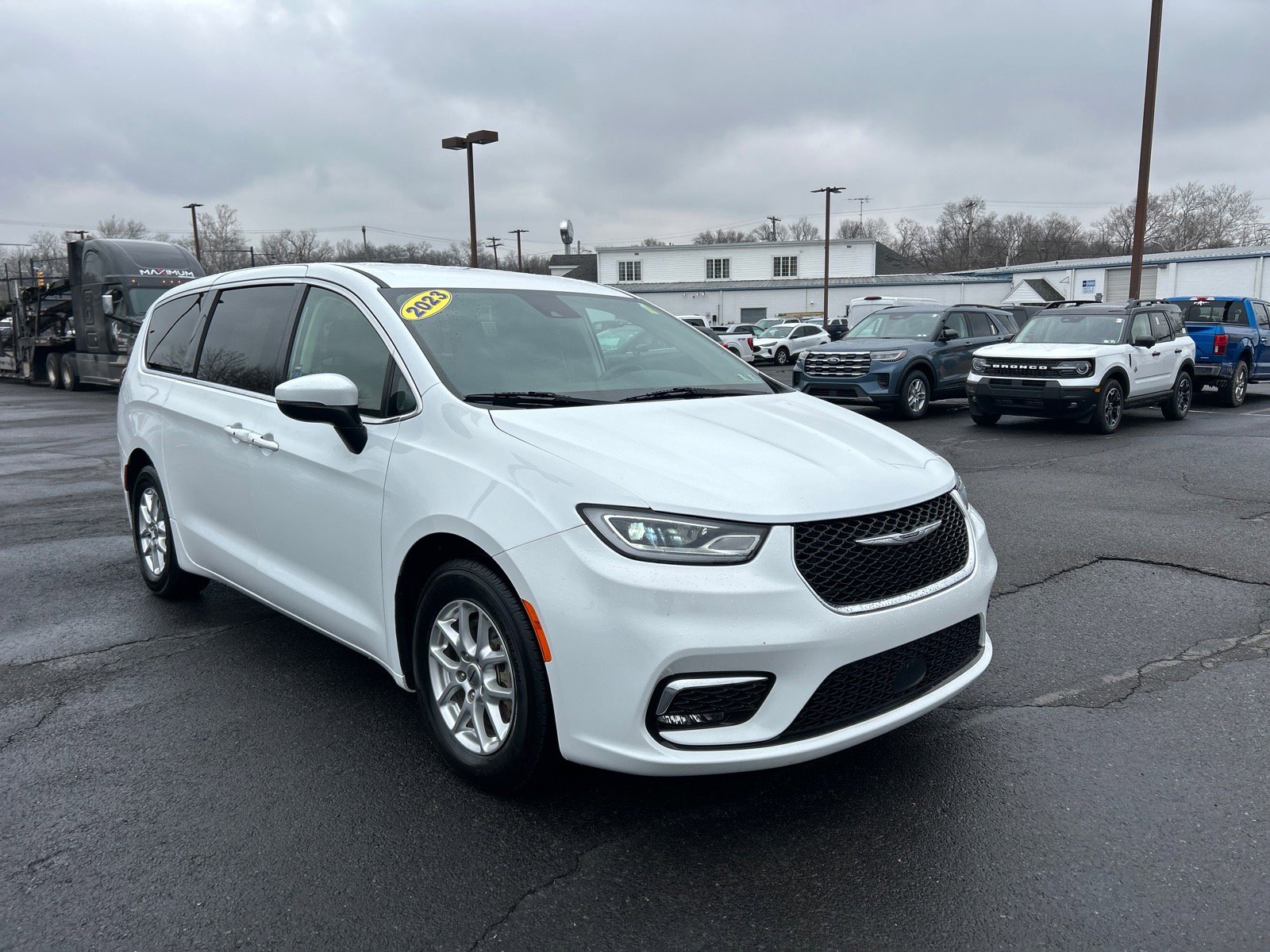 Used 2023 Chrysler Pacifica Touring-L image 22