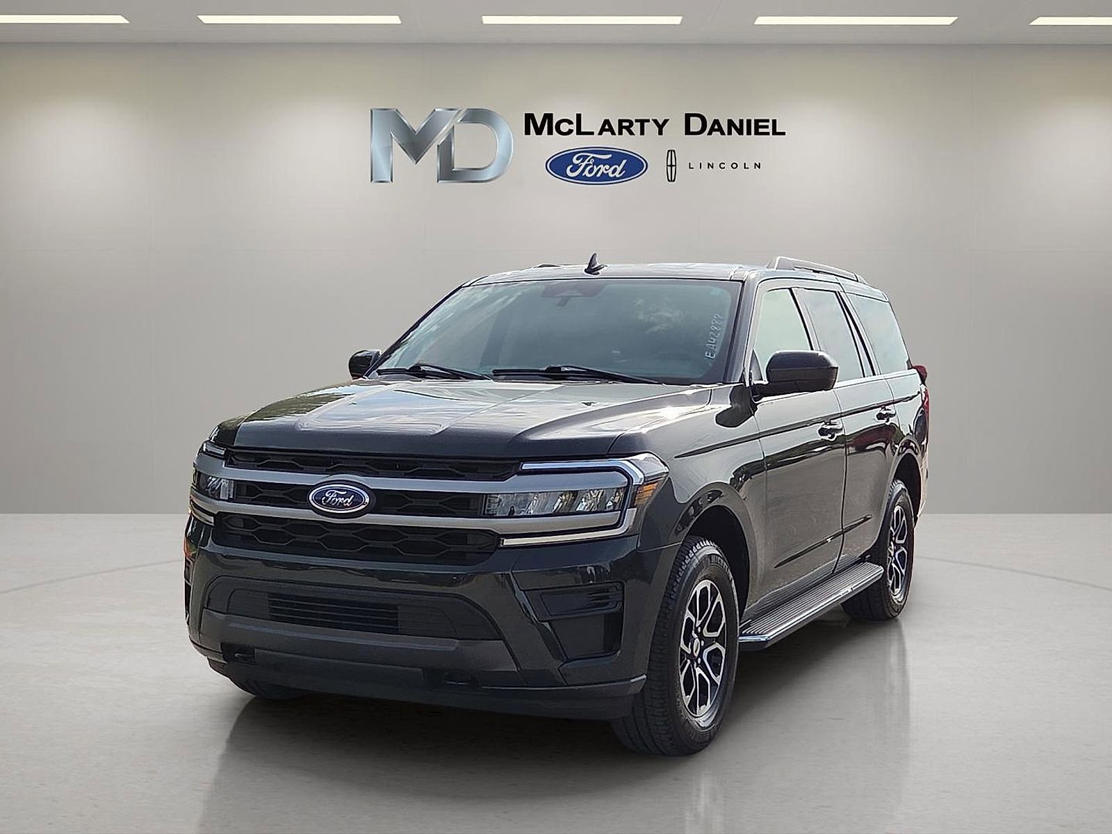Certified 2023 Ford Expedition XLT AWD/4WD image 2