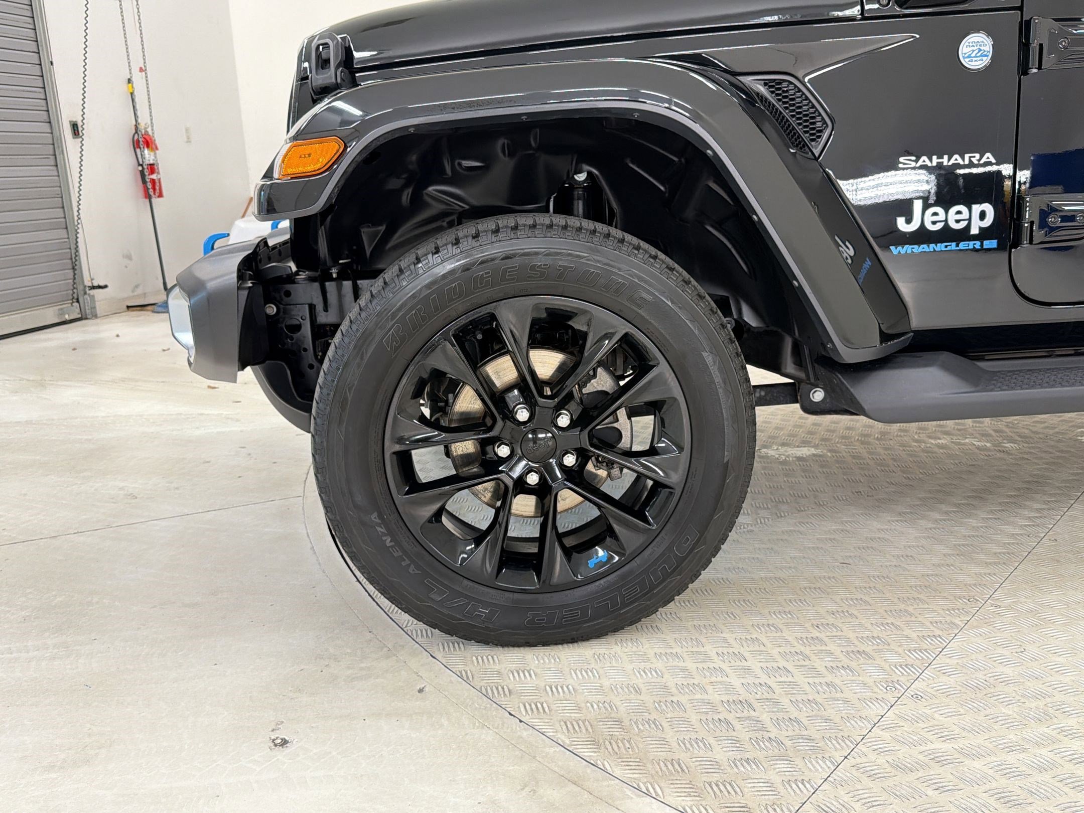 Used 2023 Jeep Wrangler Unlimited Sahara w/ Cold Weather Group AWD/4WD image 12