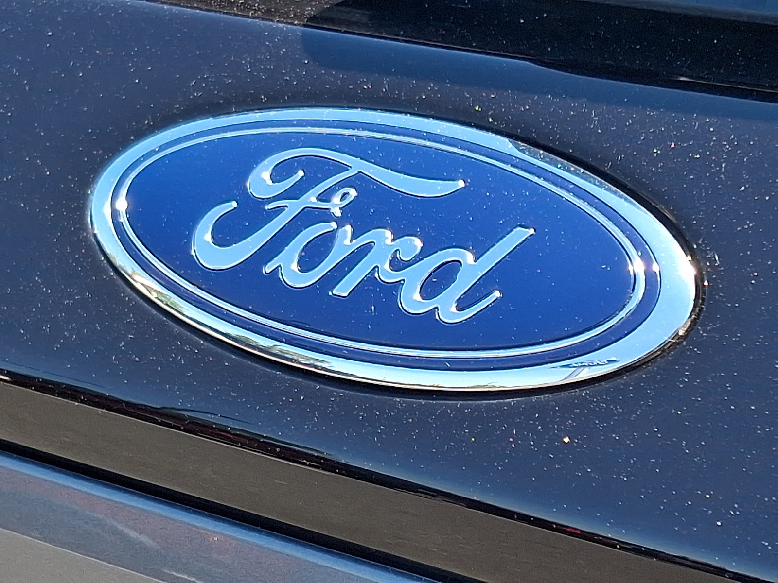 Certified 2023 Ford Explorer XLT w/ Equipment Group 202A AWD/4WD image 31