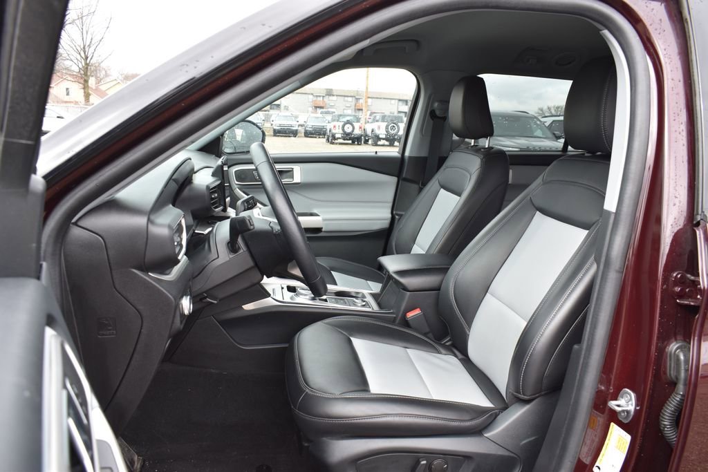 Certified 2022 Ford Explorer XLT w/ Equipment Group 202A image 7