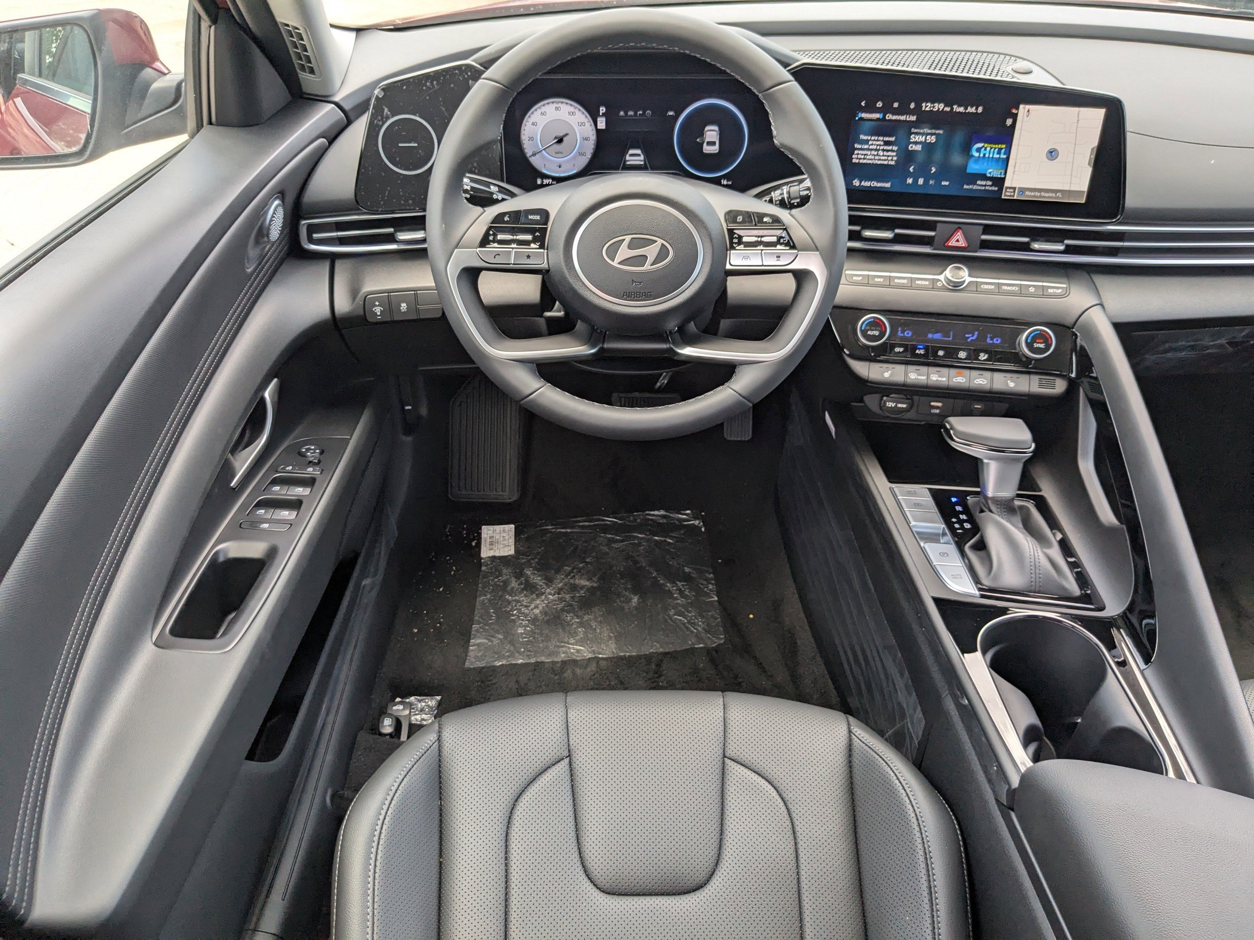 Used 2025 Hyundai Elantra Limited w/ Cargo Package FWD image 13
