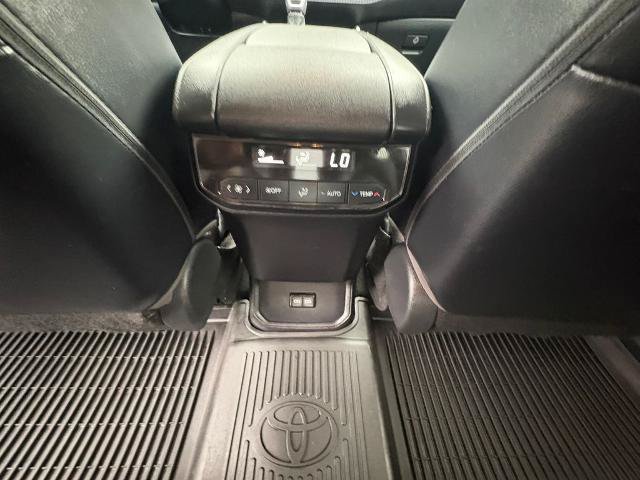 Used 2022 Toyota Highlander XLE AWD/4WD image 22
