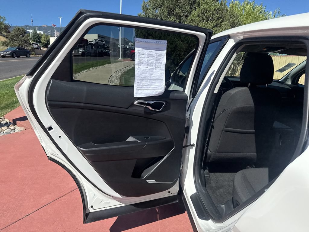 Used 2024 Kia Sportage LX AWD/4WD image 19