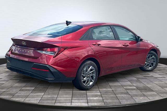 Used 2024 Hyundai Elantra SEL FWD image 13
