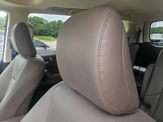 Used 2023 Lexus GX 460 Luxury w/ Sport Design Package AWD/4WD image 35