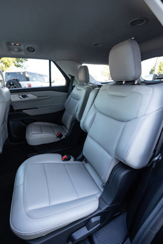 Certified 2025 Ford Explorer Active w/ Active Comfort Package image 9