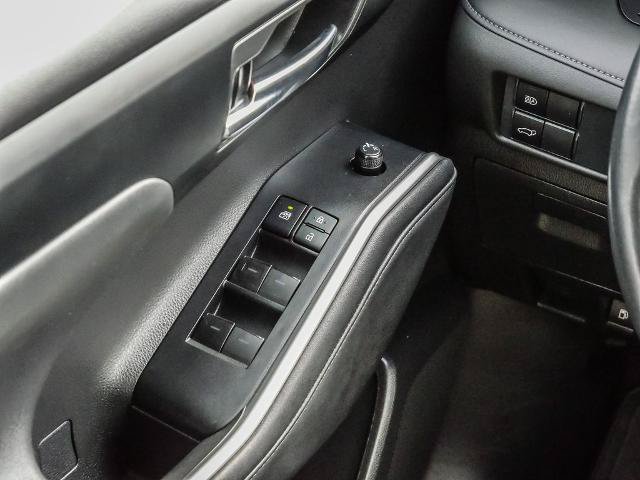 Used 2021 Toyota Highlander XLE AWD/4WD image 32