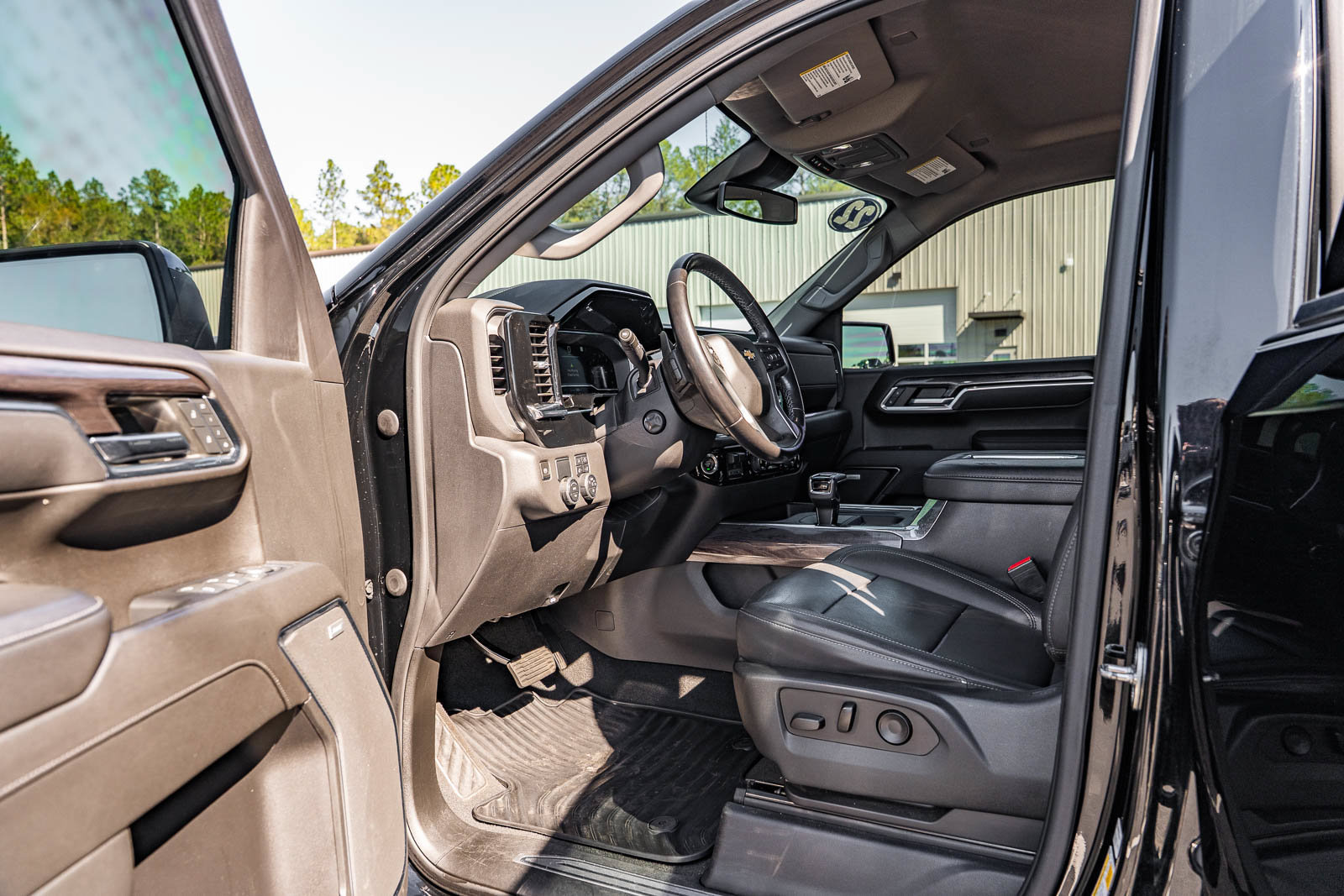 Used 2022 Chevrolet Silverado 1500 LTZ w/ Max Trailering Package RWD image 18