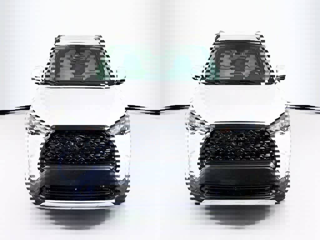 Used 2022 Toyota Corolla Cross LE image 8