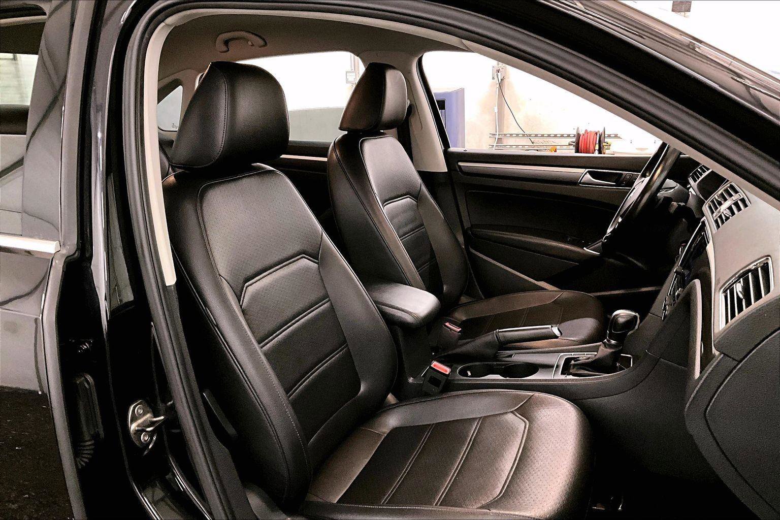 Used 2017 Volkswagen Passat 1.8T R-Line image 7