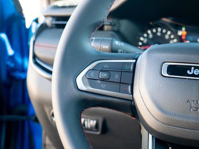 Used 2025 Jeep Compass Trailhawk image 15