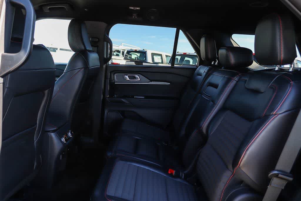 Certified 2025 Ford Explorer ST-Line w/ ST-Line Street Pack AWD/4WD image 18