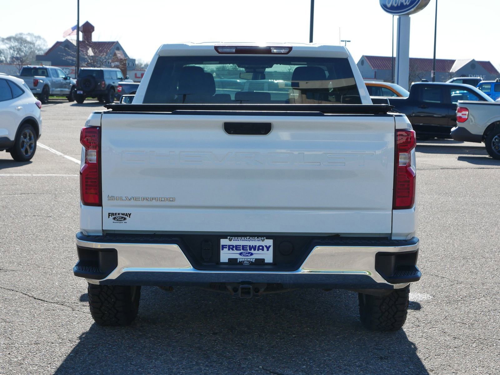 Used 2023 Chevrolet Silverado 1500 LT image 3