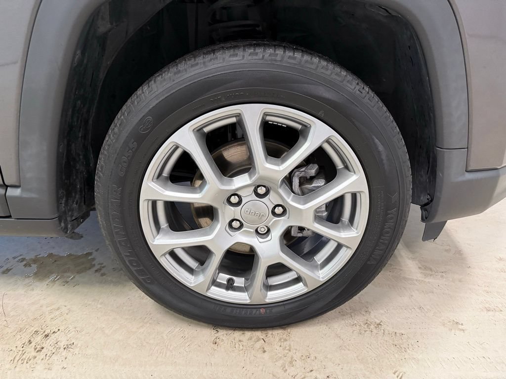 Used 2022 Jeep Compass Latitude w/ Sun and Sound Group AWD/4WD image 12