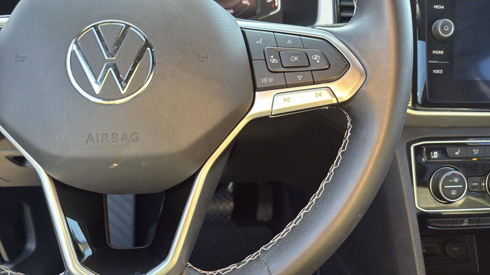 Used 2022 Volkswagen Atlas Cross Sport SE image 15