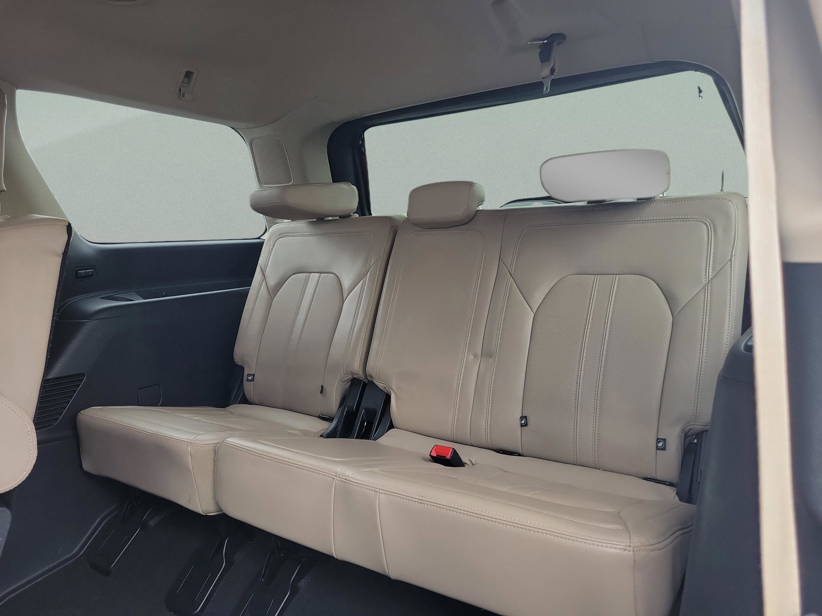 Certified 2024 Ford Expedition Limited image 12